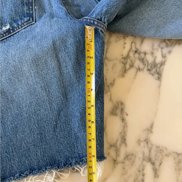 NWT Madewell Long Denim Shorts in Pedersen Wash 26 missing interior button - Image 14