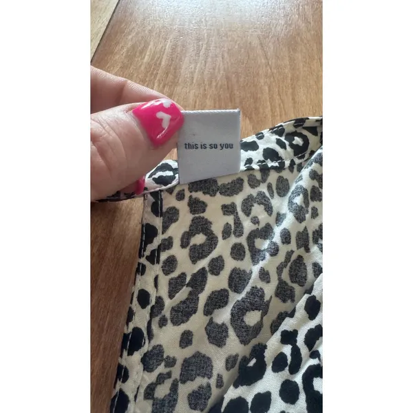 Old Navy Womens XS Leopard Print Sleeveless‎ V-Neck Keyhole Back Tank Top Black - Image 3