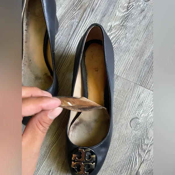 Tory Burch Black Leather Flats with Gold Logo - Image 12