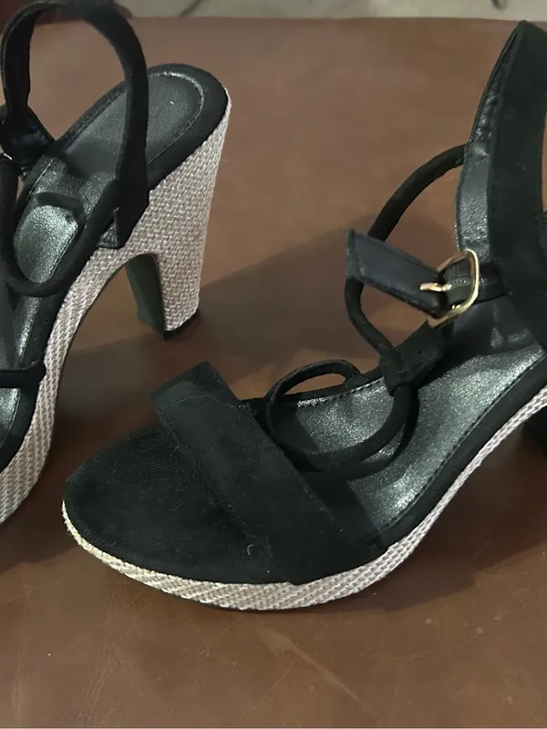 Black Strappy Wedge Sandals with Textured White Wedge 42 - Image 7