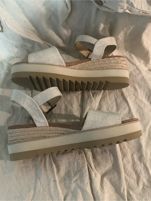 Toms Beige Platform Sandals with ankle straps size 8.5 fall spring brunch office - Image 6