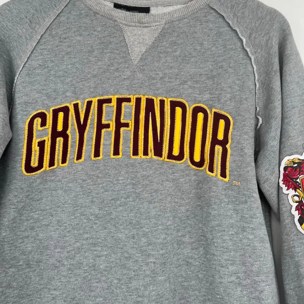 Harry Potter Sweatshirt The Wizarding World Universal Studios Gryffindor small - Image 4