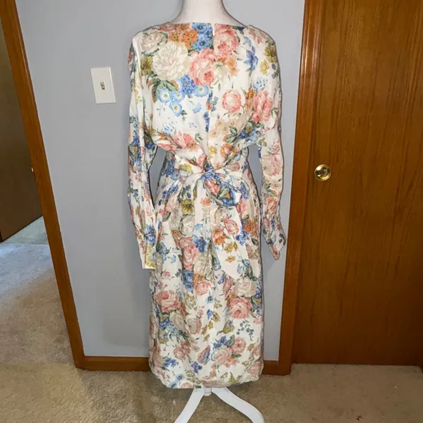 Elliatt Europium Dress‎ White Multi Floral Linen V-Neck Tie Back M $238 MSRP - Image 4
