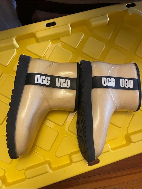 UGG Classic Clear Mini Waterproof Boot Size 9, - Image 4