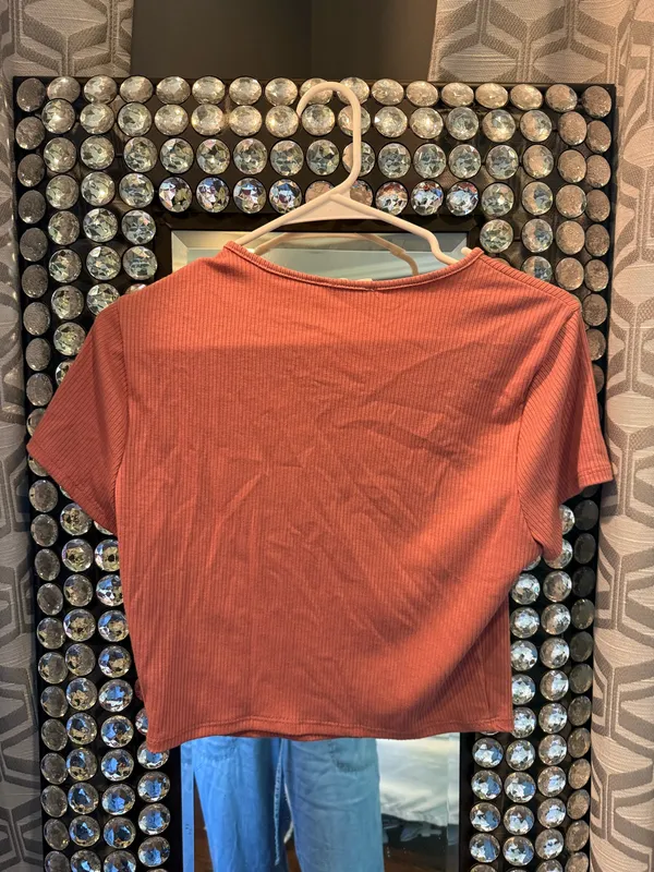Vestique Cut-Out Tee - Image 3