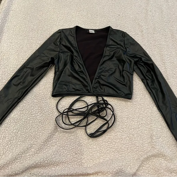 Mystique Boutique Black leather long sleeve going out top - Image 2