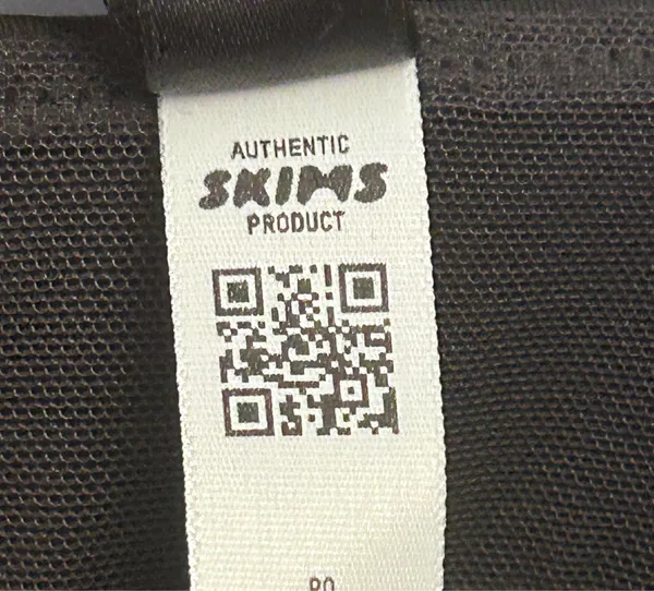 Skims Ultimate Body Thong Bodysuit M onyx New with tags - Image 10