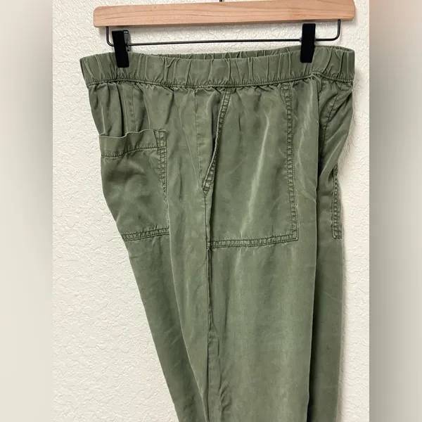 AMERICAN EAGLE OUTFITTERS Distressed Green Jogger Pants - Image 14