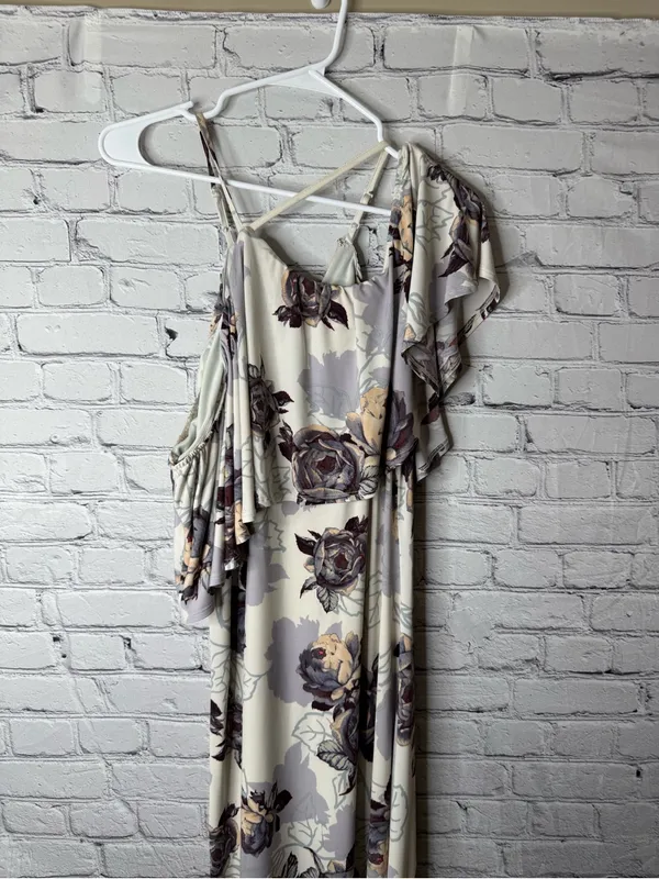 Sugar lips Floral Cold-Shoulder Maxi Dress in Cream and Gray - Image 5