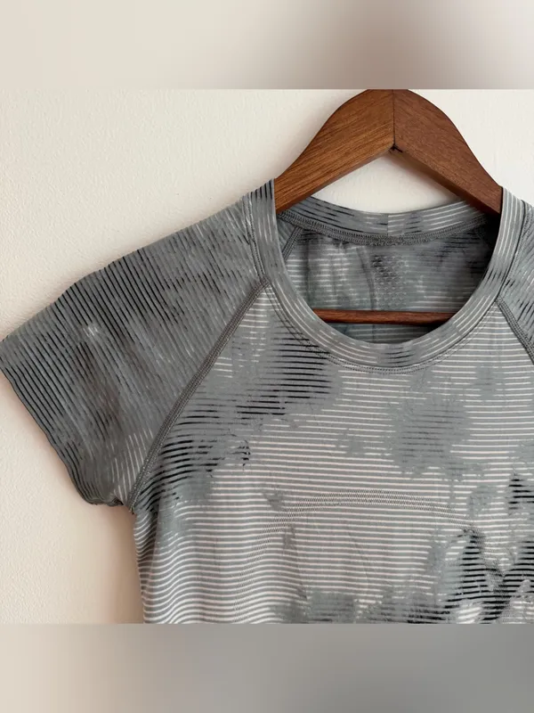 Lululemon Swiftly Tech Short Sleeve Tee Shibori Stripe Graphite Grey Size 4 - Image 2