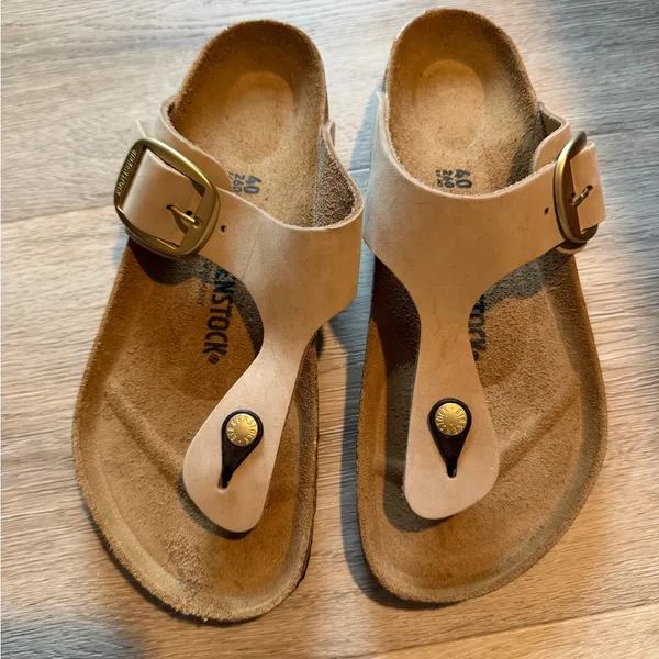 Birkenstock Tan Sandals with Gold Buckle GIZEH big buckle size 9/40 NWOB - Image 2