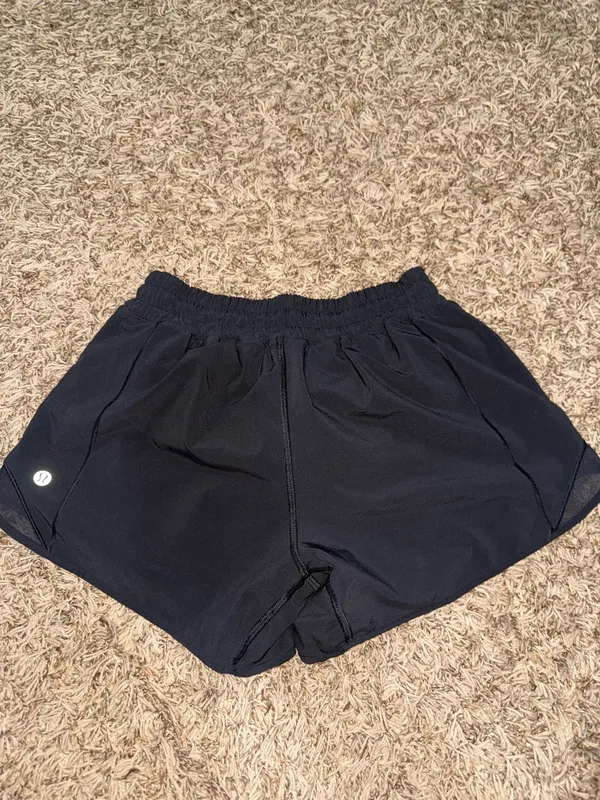 Lululemon Hotty Hot Shorts 2.5" Low-Rise - Image 4