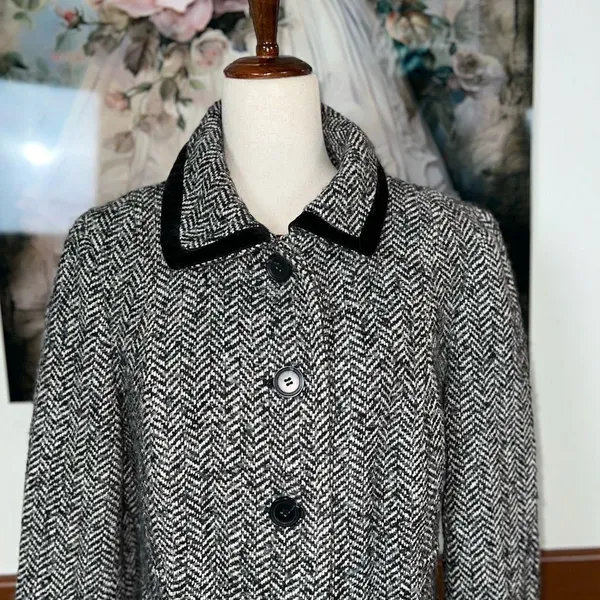 Gorgeous LOFT Wool Tweed Coat with Black Velvet Trim! - Image 3