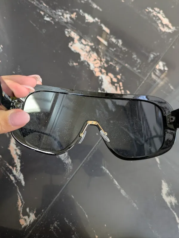Bevi Oversized Shield Sunglasses Black - Image 5