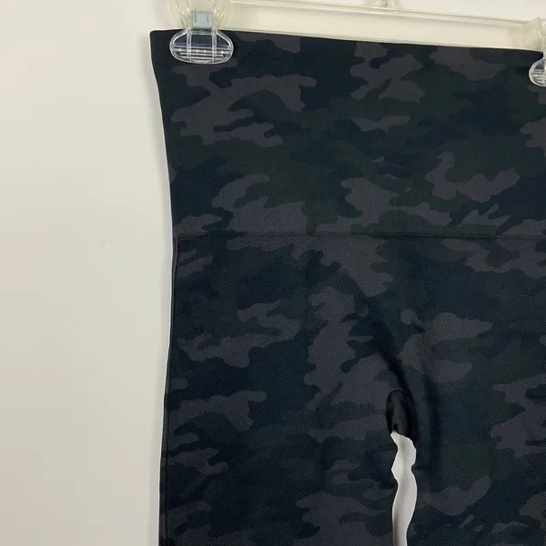 SPANX Look At Me Now Camouflage Print High Waisted Seamless Leggings M - Image 2