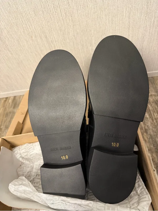Steve Madden Black Leather Lug Sole Penny Loafers with Gold Hardware Size 10 - Image 12