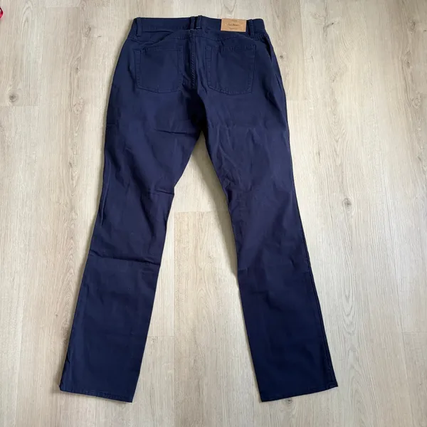 L.L. Bean NWT Women's Classic Navy Straight Leg Favorite Fit Pants Size 6R - Image 10