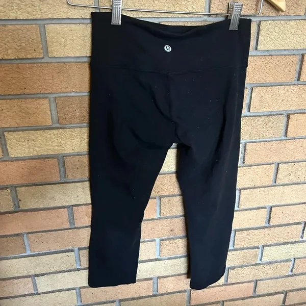 Lululemon Solid Black Straight Leggings Tights Cropped Women’s Size 4 - Image 2