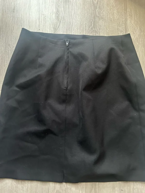 Black skirt Size 12 - Image 2