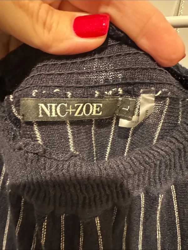 NIC+ZOE Navy and White Striped Long Sleeve Scoop Neck Top. PTP 22-24. Length 29 - Image 2