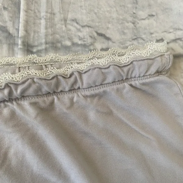 Victoria’s Secret women M soft and smoothe pajama pants w/lace trim waist grey - Image 4