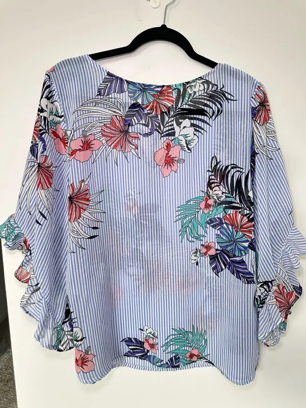 Harlow & Rose Blue and White Striped Floral Print Flutter Sleeve Tunic Top - Image 5