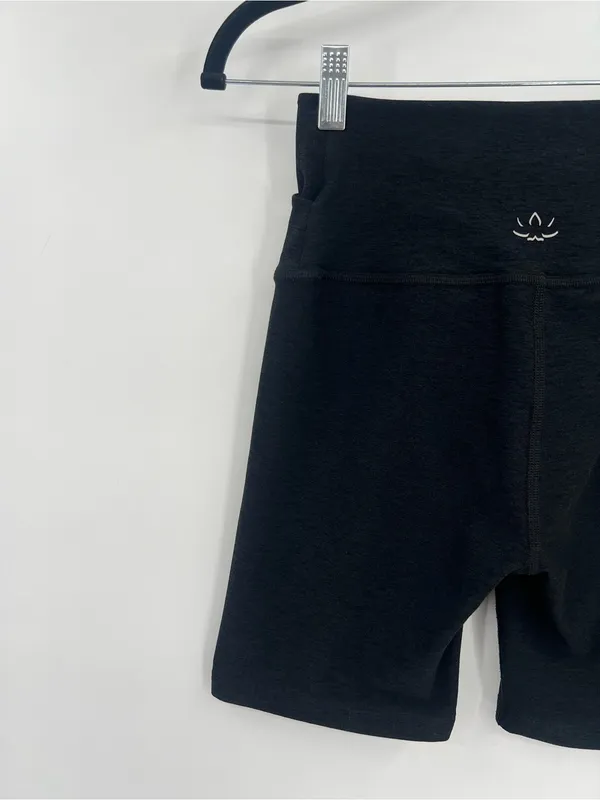 Beyond Yoga At Your Leisure High-Rise Biker Shorts V-Waist Space Dye Black Small - Image 8