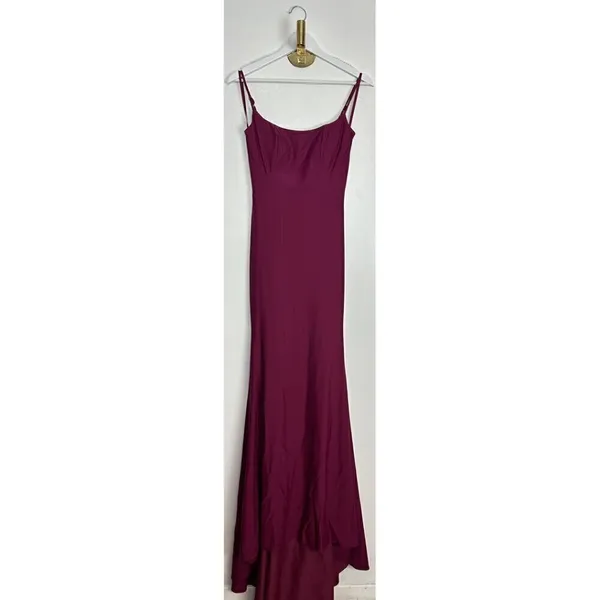 LA FEMME Simple Elegant Long Jersey Dress with Scoop Neck in Burgundy - Image 3