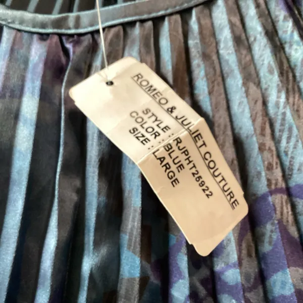 Romeo + Juliet Couture Pleated Top - Image 6