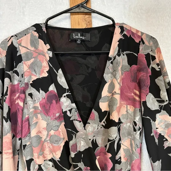 Lulus What’s Bloomin Bell Sleeve Black, Pink & Gray Floral‎ Romper Size S - Image 4