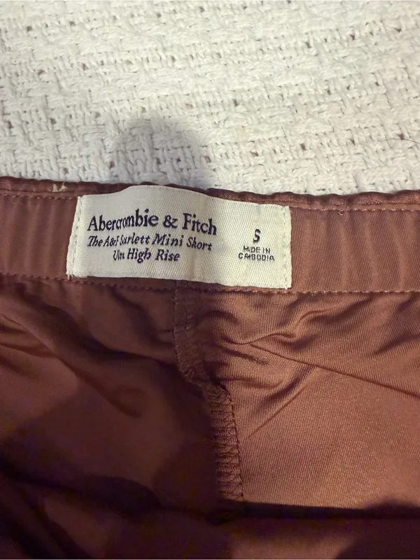 Abercrombie & Fitch Brown Mini Skirt with Pink Lace Trim - Image 2