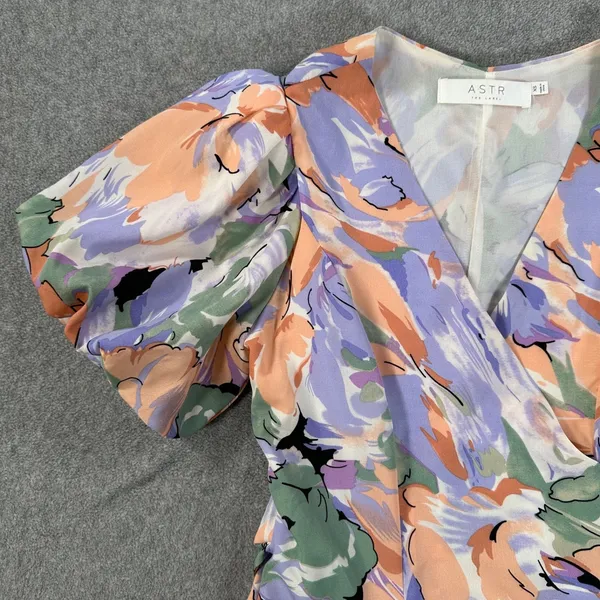 ASTR the Label Puff Sleeve Wrap Dress Women's X-Small V-Neck Purple Floral - Image 3