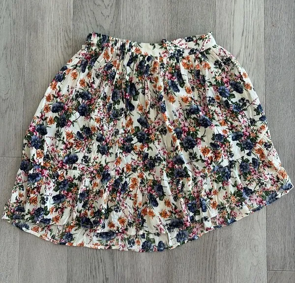 Bila Floral Wrap Skirt Tie Front Size Medium New - Image 4