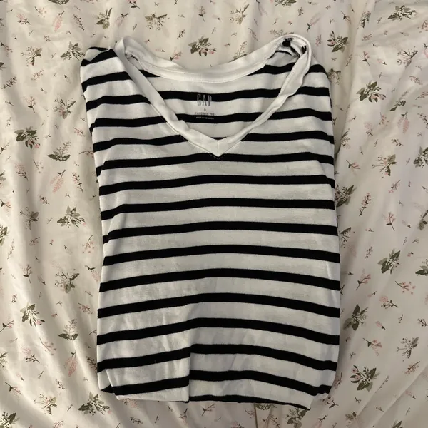 Gap black and white long sleeve  - Image 2