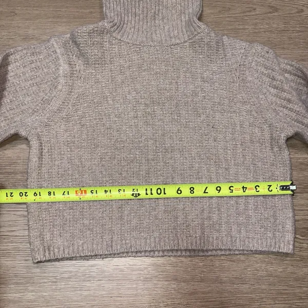 Universal Threads Women Cropped Tan Turtleneck Sweater Size Medium - Image 5