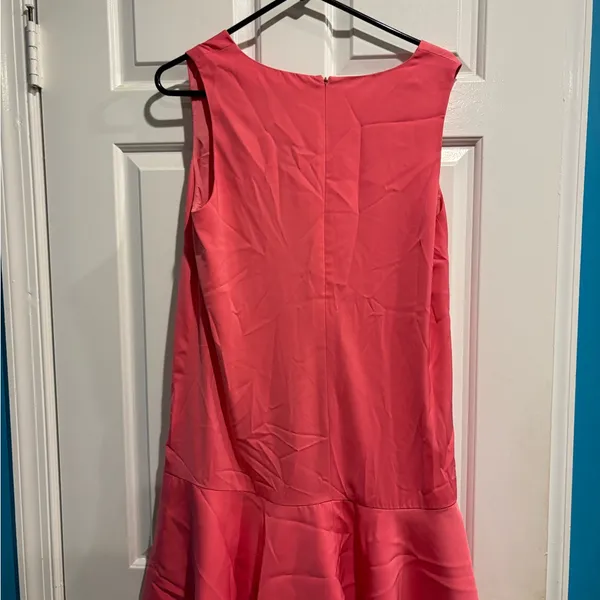 Tuckernuck Gina V-neck drop waist ruffle sleeveless shift dress midi pink M - Image 4