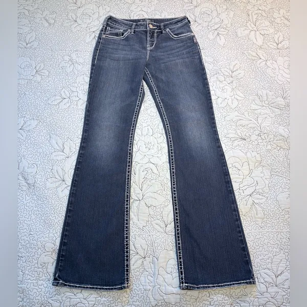 Silver Jeans NATSUKI Medium Wash Boot Cut Jeans. Size 28/33 - Image 2