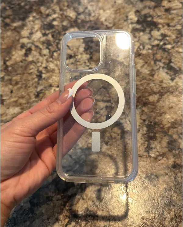 OtterBox iPhone Case 15 Pro - Image 2