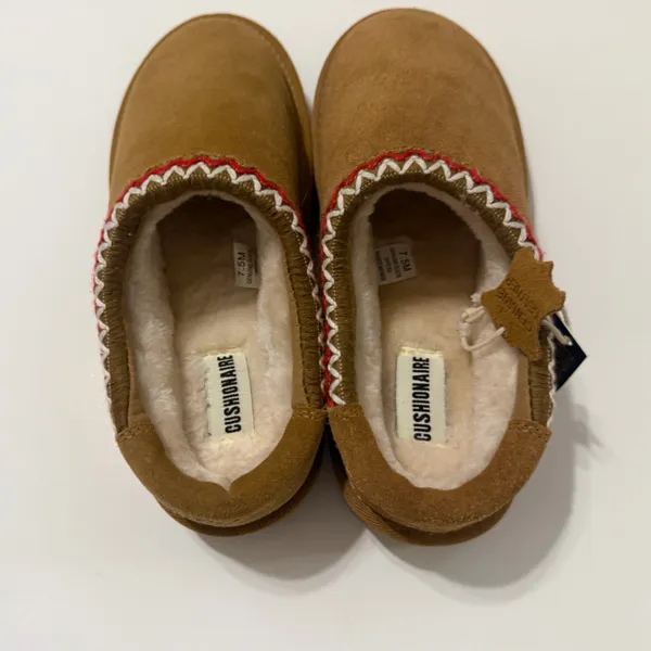 NWT slippers - Image 3