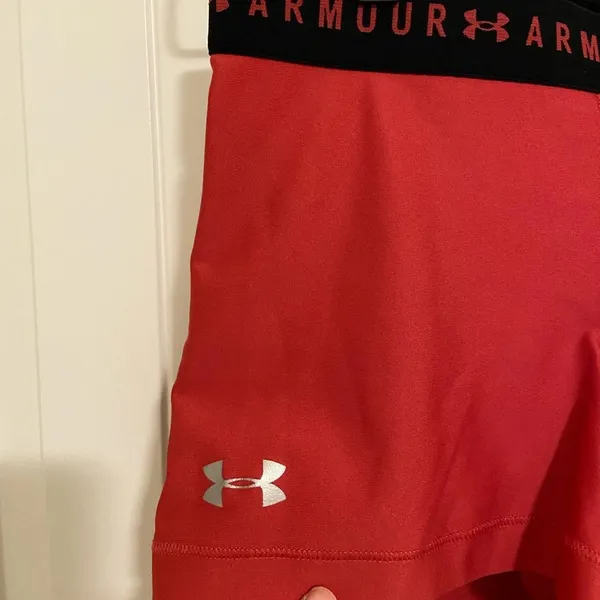 NWOT | Under Armour women’s heat gear pink compression‎ shorts — medium - Image 2