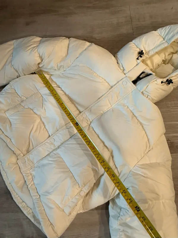 Aritzia Super Puff Shorty in Crème Size XL - Image 9