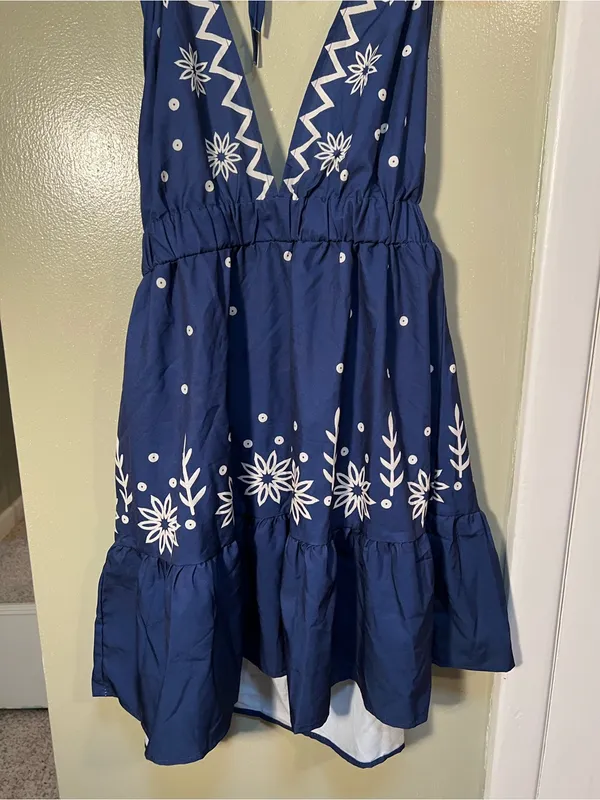 Women’s Sz Medium Floral Print Plunging Mini Dress Blue White Floral Halter Neck - Image 6