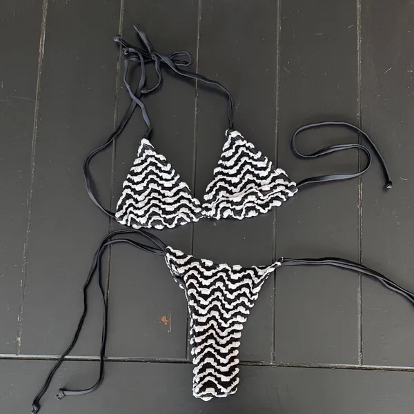 Amazon Black & White Wave-Print Tie-Side Triangle Bikini - Image 3