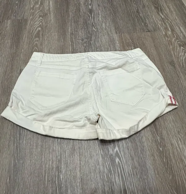 2.1 Denim ladies shorts are a size 28. - Image 6