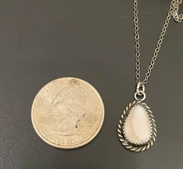 Vintage Native American Sterling Silver Mother Of Pearl Teardrop Pendant Necklac - Image 5