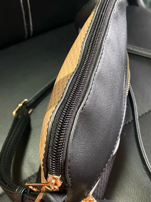 Unbranded Black Crossbody Bag with Striped Accent and Tassel Detail - Image 3