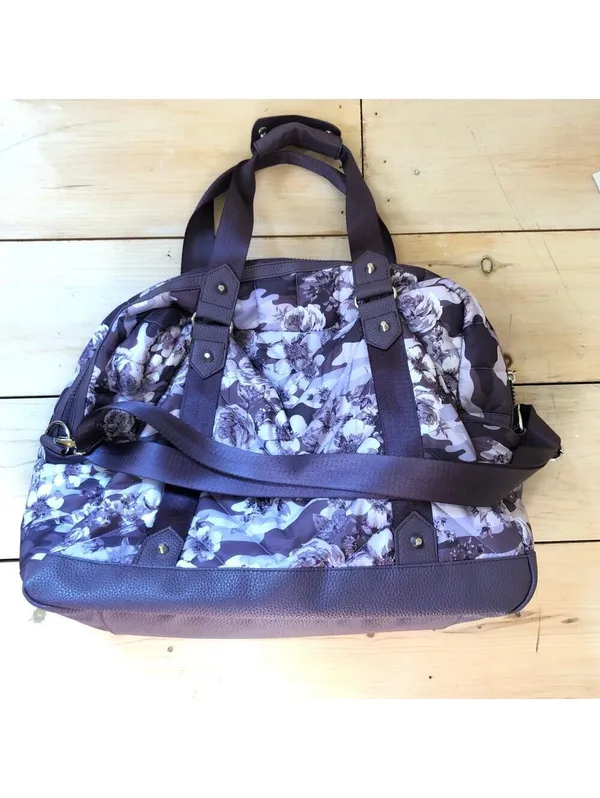 Cynthia Rowley EUC Women's Large Quilted Purple Floral Camo Weekender Bag - Image 6
