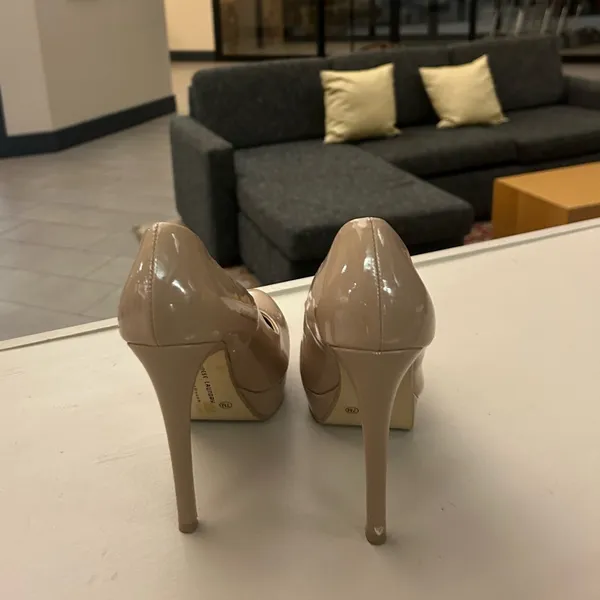 Chic Beige Platform Heels Nude Paten 7M. Very nice! Chinese Laundry - Image 11