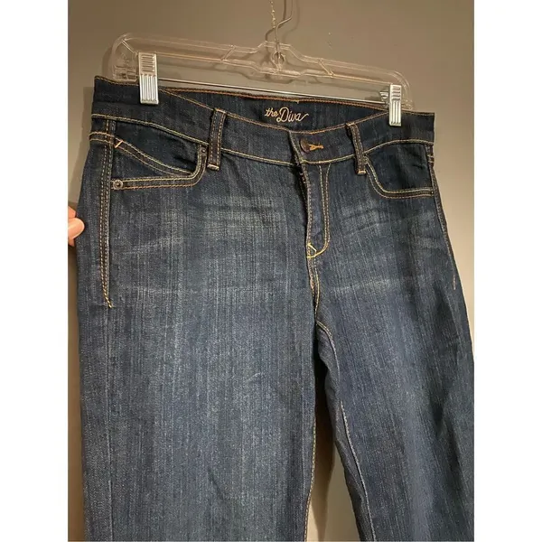 Old Navy Medium Wash The Diva Straight Leg Jeans NWOT Size 6 Long - Image 3