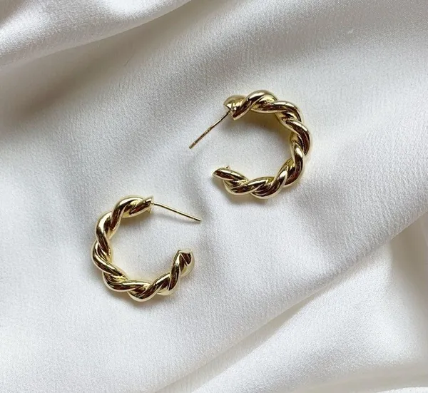 Gold twist hoop earrings - Image 3